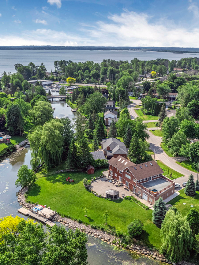 Lake Simcoe Villa Waterfront
