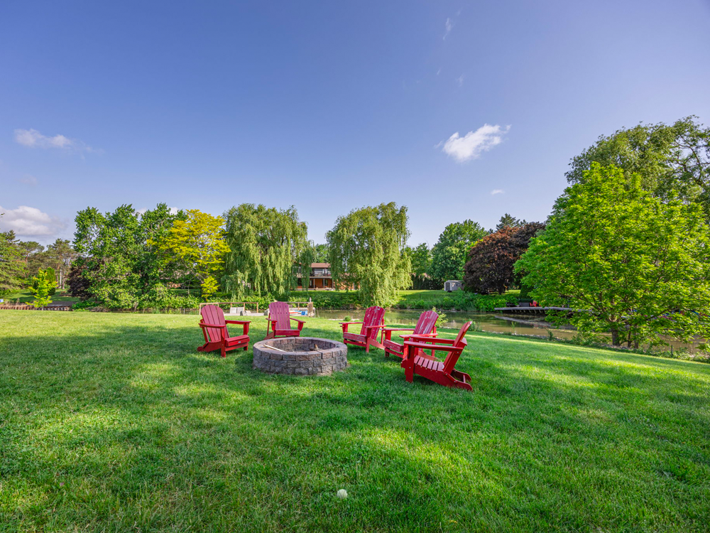 Lake Simcoe Waterfront Villa-Firepit